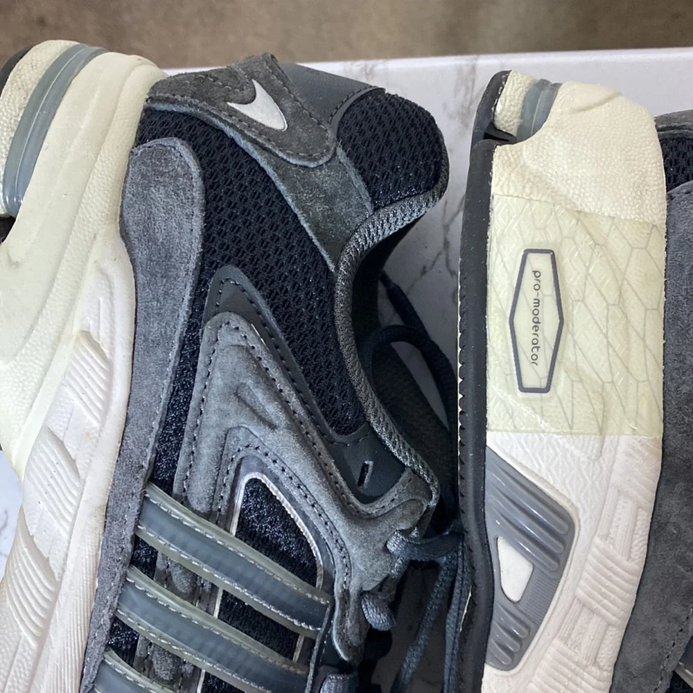 Adidas Response CL Core Black Women's Sneakers 8.5 with Box